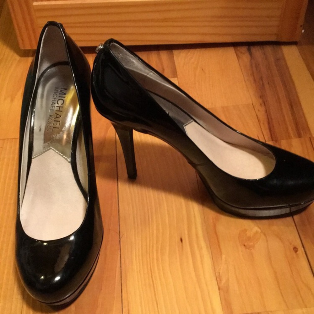Michael Kors Leather Pumps